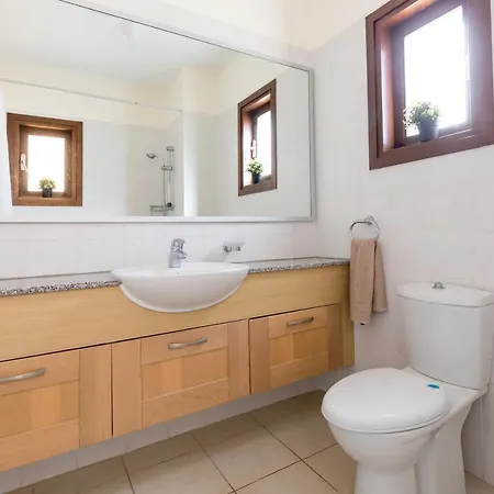 Aglaia 2 Beds Apt. - Sleeps 4 Apartament *