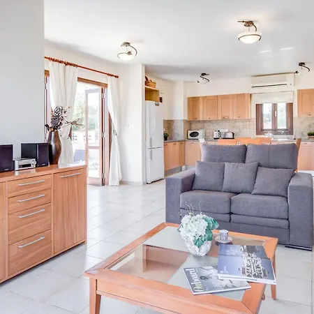 Aglaia 2 Beds Apt. - Sleeps 4 Kuklia