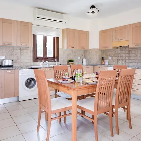Aglaia 2 Beds Apt. - Sleeps 4 Apartament *
